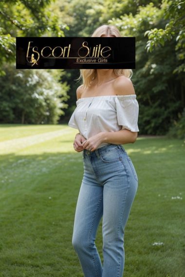 Clever Escort Lady - Tory