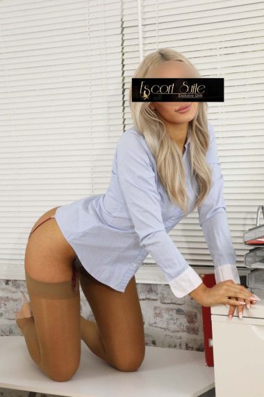 Cuddly Escort - Lindsey