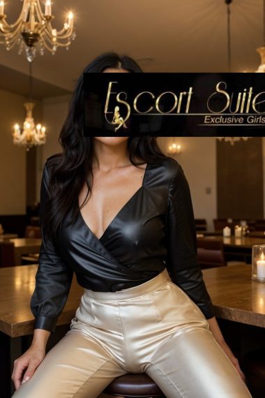 Curvy Escort Model - Julia