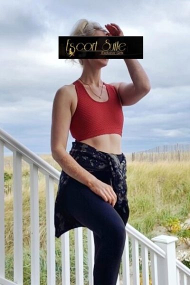 Delicate Companion - Emma