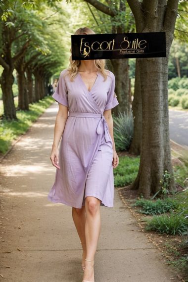 Leggy Escort Model - Amelie