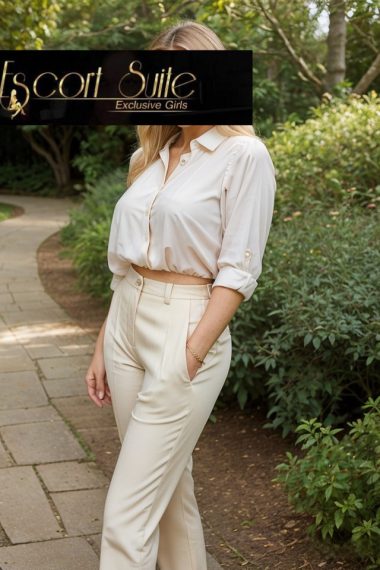 Lesbian Escort - Sarahi