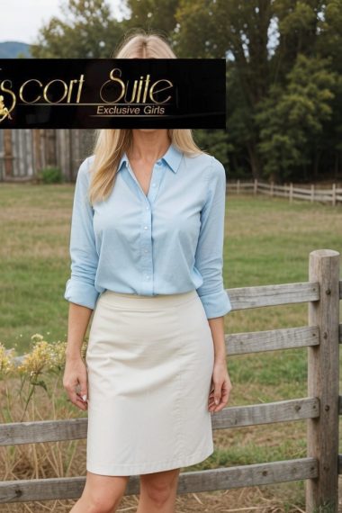 Mature Escort Model - Sarah