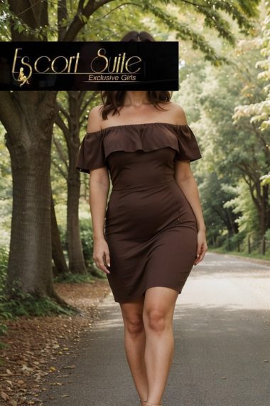 Petite Escort - Eleanor
