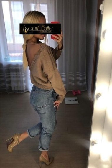 Playful Escort Lady - Daisy