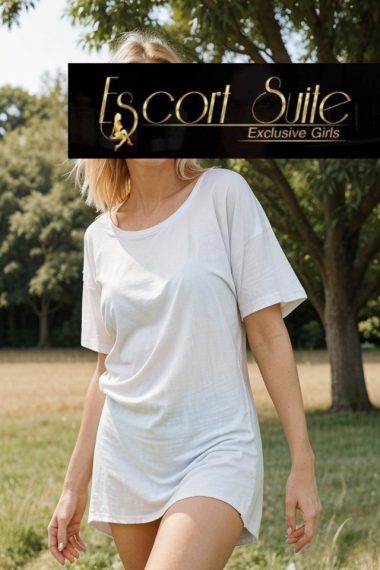 Tall Escort Girl - Chantal